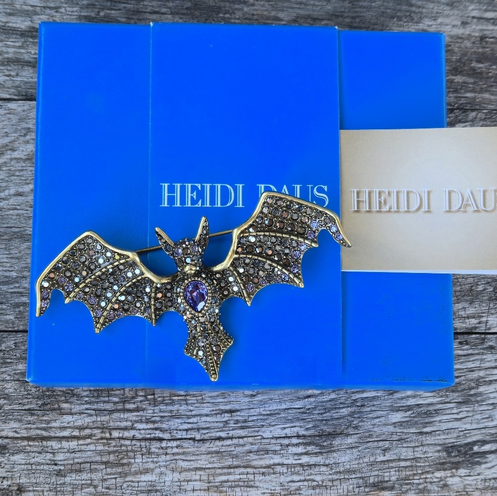HEIDI DAUS Swarovski Crystal BAT Brooch Pin Mint Original Box Halloween Designer - Picture 6 of 16